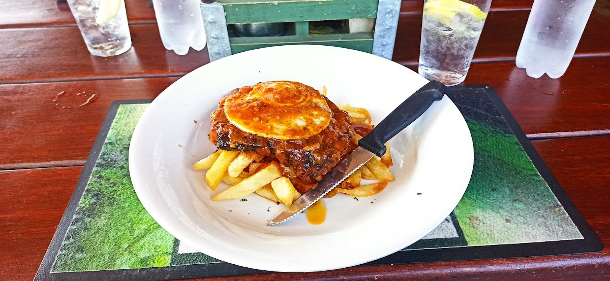 Gumtreez Pub & Grill-6