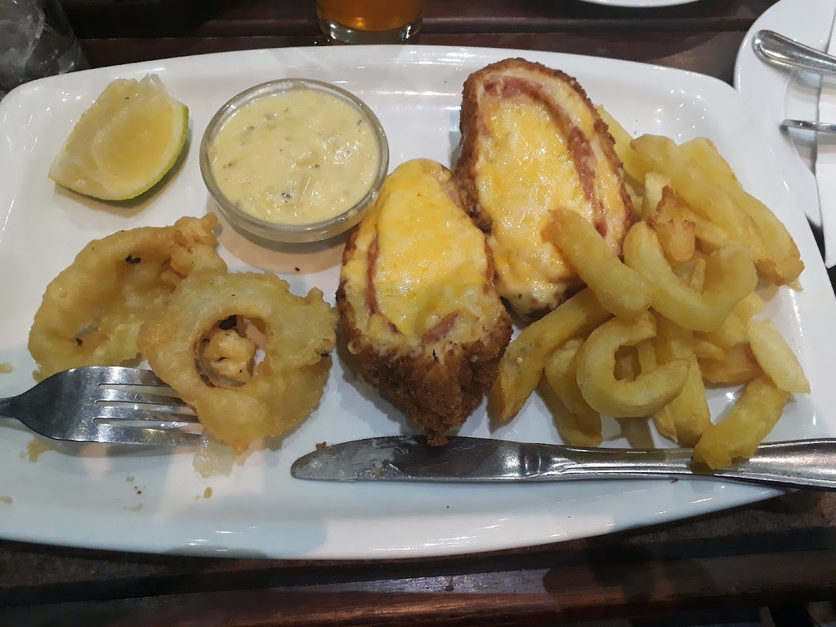 Gumtreez Pub & Grill-8